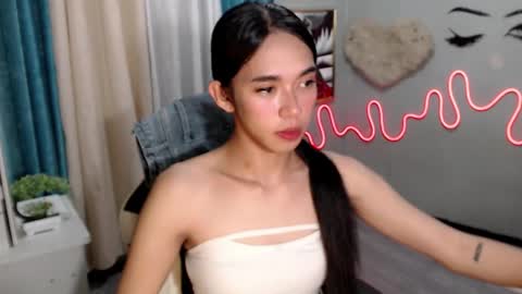 Snapshot of miatrixs chatting on 13, 2, 2025 Mia online show from 13, 2, 2025