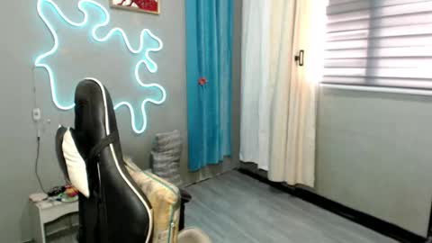 Snapshot of miatrixs chatting on 26, 10, 2025 Mia online show from 26, 10, 2025