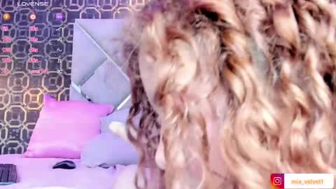 miavelvett online show from 26, 4, 2026