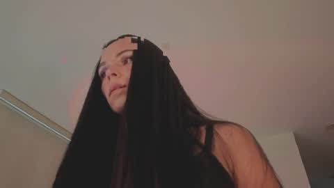 Mia online show from 6, 4, 2026