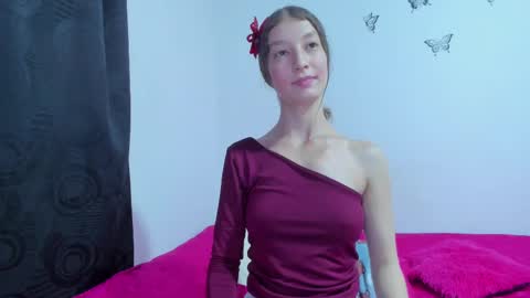 Snapshot of miavolkova_ chatting on 6, 3, 2025 Chloe online show from 6, 3, 2025