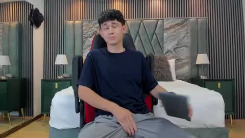 Michael online show from 15, 10, 2025