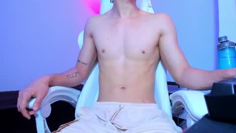 Snapshot of michael_twink18 chatting on 22, 7, 2026 Michael online show from 22, 7, 2026