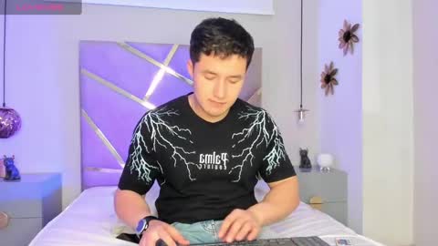 MichaelConnor  online show from 4, 2, 2025