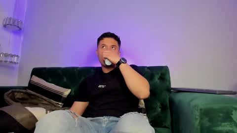 MichaelConnor  online show from 8, 2, 2025