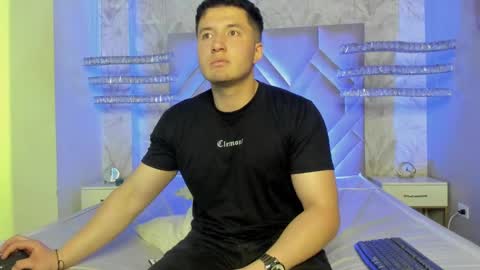 MichaelConnor  online show from 28, 2, 2025