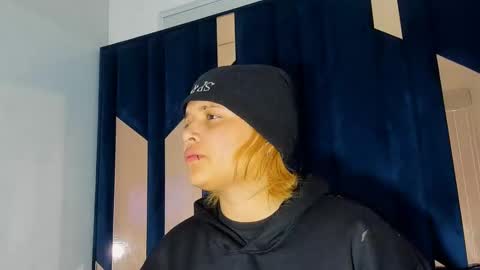 Snapshot of michell_rs chatting on 25, 9, 2025 michell_rs online show from 25, 9, 2025