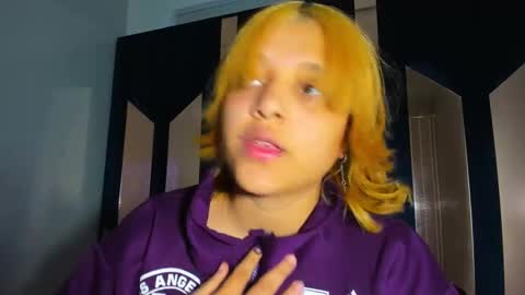 Snapshot of michell_rs chatting on 8, 10, 2025 michell_rs online show from 8, 10, 2025