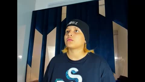 Snapshot of michell_rs chatting on 23, 10, 2025 michell_rs online show from 23, 10, 2025