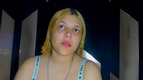 Snapshot of michell_rs chatting on 9, 11, 2025 michell_rs online show from 9, 11, 2025