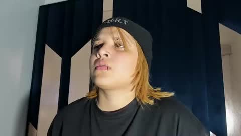 Snapshot of michell_rs chatting on 23, 11, 2025 michell_rs online show from 23, 11, 2025