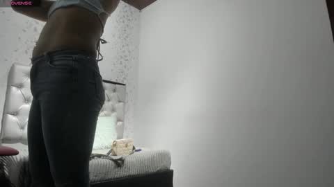 Snapshot of michelle_perla chatting on 24, 10, 2025 michelle perla online show from 24, 10, 2025