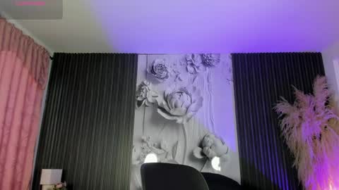 michellepreston_ online show from 23, 4, 2026