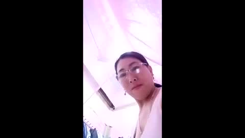 Snapshot of mickye00 chatting on 17, 4, 2026 Miky online show from 17, 4, 2026