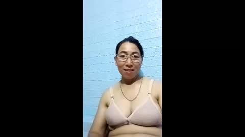 Snapshot of mickye00 chatting on 28, 5, 2026 Miky online show from 28, 5, 2026