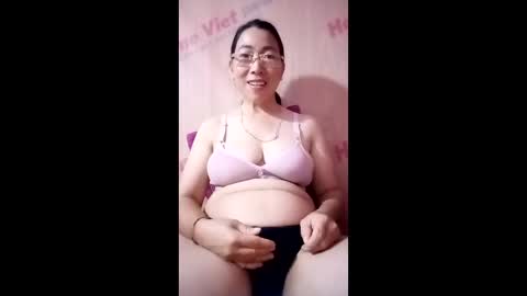 Snapshot of mickye00 chatting on 8, 6, 2026 Miky online show from 8, 6, 2026