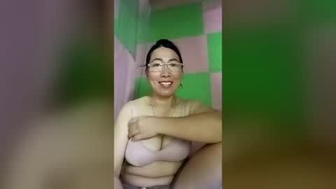 Snapshot of mickye00 chatting on 5, 7, 2026 Miky online show from 5, 7, 2026