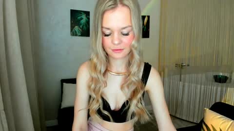 midnighteaura online show from 25, 4, 2026