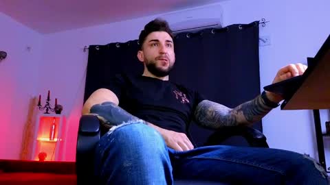 MightyAaron online show from 5, 4, 2026