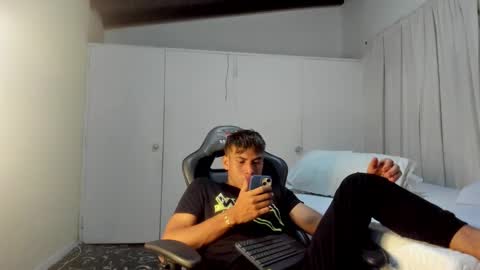 Miguel Hernandez online show from 11, 3, 2025