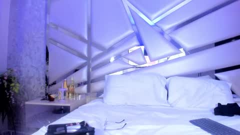 Snapshot of miia02 chatting on 30, 12, 2024 MIA 3 online show from 30, 12, 2024