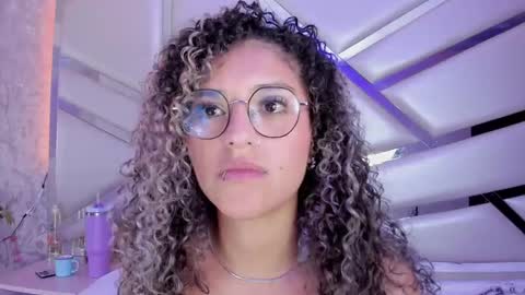 Snapshot of miia02 chatting on 4, 2, 2025 MIA 3 online show from 4, 2, 2025