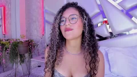 Snapshot of miia02 chatting on 5, 2, 2025 MIA 3 online show from 5, 2, 2025