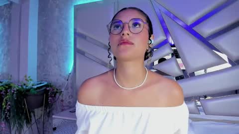 Snapshot of miia02 chatting on 28, 2, 2025 MIA 3 online show from 28, 2, 2025