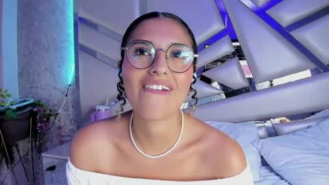 Snapshot of miia02 chatting on 28, 2, 2025 MIA 3 online show from 28, 2, 2025