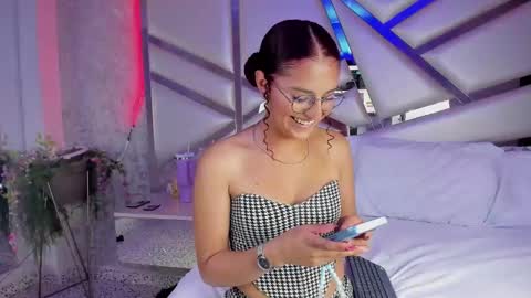 Snapshot of miia02 chatting on 4, 3, 2025 MIA 3 online show from 4, 3, 2025