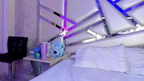 Snapshot of miia02 chatting on 6, 10, 2025 MIA 3 online show from 6, 10, 2025