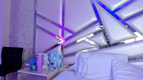 Snapshot of miia02 chatting on 7, 10, 2025 MIA 3 online show from 7, 10, 2025