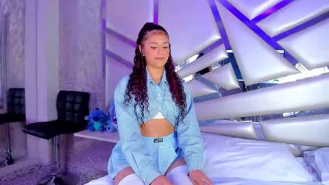 Snapshot of miia02 chatting on 7, 11, 2025 MIA 3 online show from 7, 11, 2025