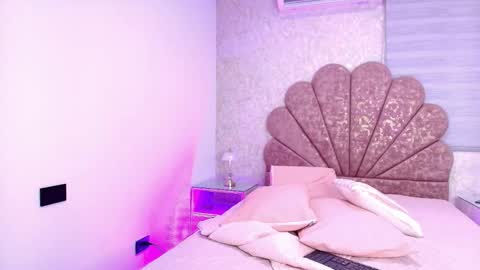 Snapshot of miia_01_ chatting on 26, 11, 2025 Mia online show from 26, 11, 2025