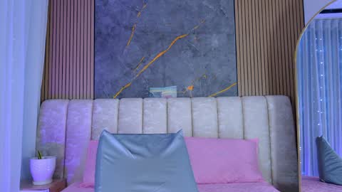 miia scoott  online show from 8, 4, 2026