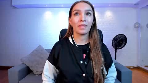 Miia 3 online show from 10, 9, 2025