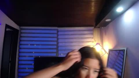 Snapshot of miiaa_evans1 chatting on 19, 10, 2025 miiaa_evans1 online show from 19, 10, 2025