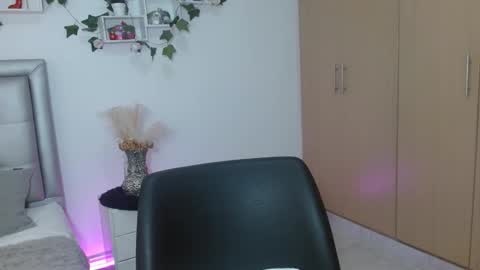 Snapshot of miiaa_k chatting on 5, 5, 2026 miiaa_k online show from 5, 5, 2026