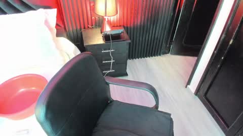 Mia Monroe online show from 26, 4, 2026