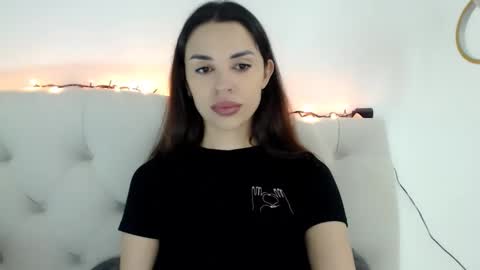 Mika online show from 15, 12, 2025