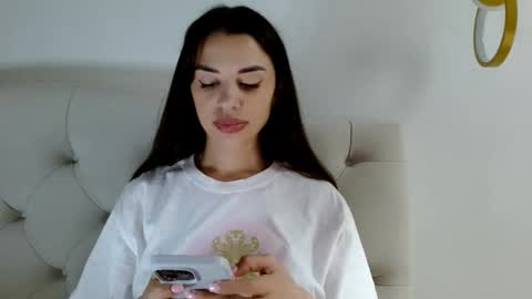 Snapshot of mika_gold7 chatting on 7, 6, 2026 Mika online show from 7, 6, 2026