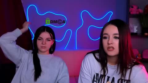 Mika online show from 19, 11, 2025