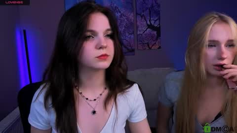 Mika online show from 15, 12, 2025