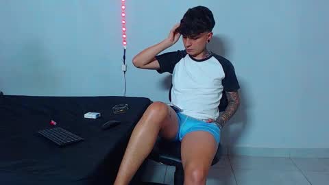 Snapshot of mike777jr chatting on 11, 10, 2025 Mike IMDEPENDIENT MODEL online show from 11, 10, 2025