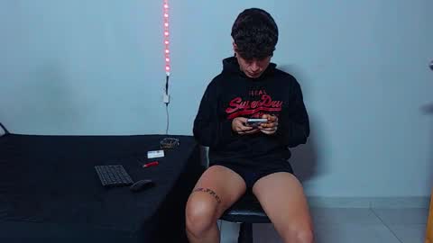 Snapshot of mike777jr chatting on 12, 10, 2025 Mike IMDEPENDIENT MODEL online show from 12, 10, 2025