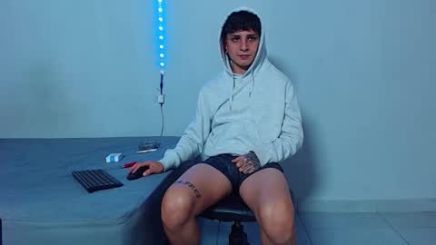 Snapshot of mike777jr chatting on 22, 10, 2025 Mike IMDEPENDIENT MODEL online show from 22, 10, 2025