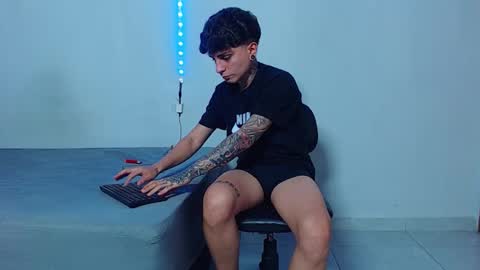 Snapshot of mike777jr chatting on 25, 10, 2025 Mike IMDEPENDIENT MODEL online show from 25, 10, 2025