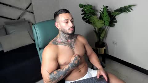 Snapshot of mike_belle chatting on 14, 9, 2025 Mike Belle online show from 14, 9, 2025