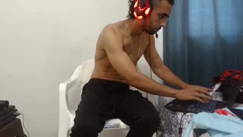 Snapshot of mike_leonrey22 chatting on 15, 11, 2025 mike_leonrey22 online show from 15, 11, 2025