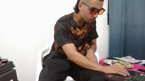 Snapshot of mike_leonrey22 chatting on 28, 11, 2025 mike_leonrey22 online show from 28, 11, 2025